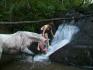 Dans les chutes d'eau avec Salih :D