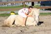 Ma fille et son premier cheval