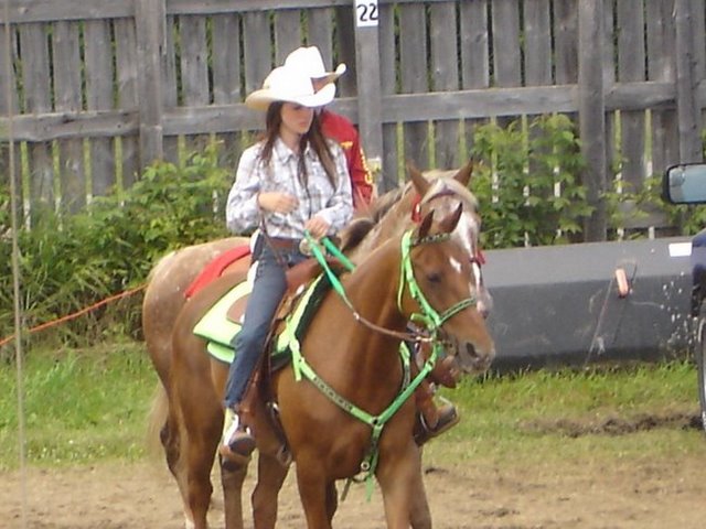 J'sais pas trop s'qu'on regardait! .. (: La photo est bonne <3