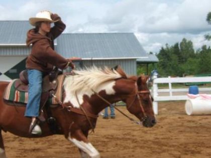 MOuaa et Un Cheval A MOn Amie!!