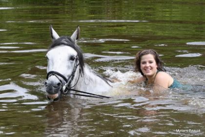 photo par Valèro Mon rêve... nager avec mon cheval :) C'était malade!