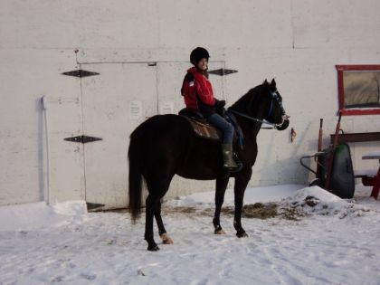 moi et baby boy devant l'écurie (L)