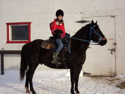moi et baby boy devant l'écurie