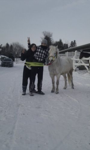 A NE PAS FAIRE AVEC UN CHEVAL. casper nous a entourer ak une...