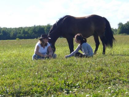 moi et ma belle soeur qui jase par terre...avec le beau décord...
