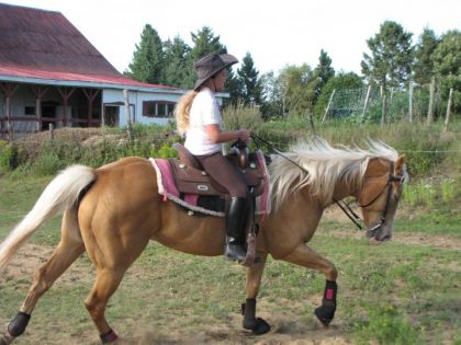 Ma cousine au galop sur Bella! Grosses fesses musclées!  <3