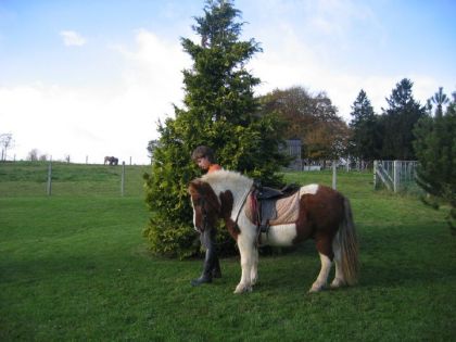 photo par satouk117 Ma voisine Sara et son poney louka :)