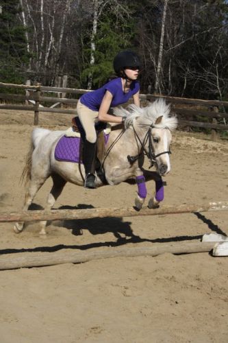 premi&egrave;re mont&eacute;e dehors de la ponette que j'entraine :)