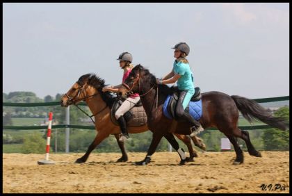 photo par Mérédite courses des ecuries des tilleuls :p (c' le poney derriere qui a...