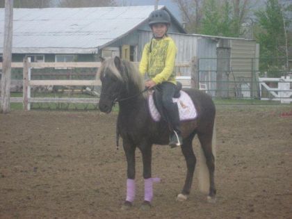 photo par barbichou Moiavec mon ptit poney galopin XD