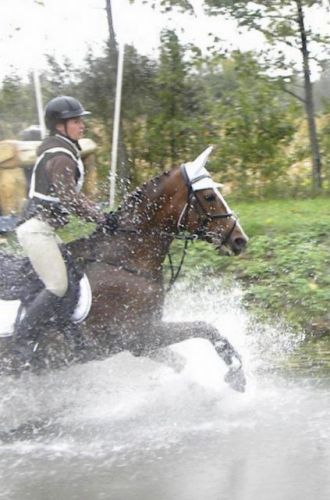 Sur ma jument au cross, compé fun show de Napierville, 2 octobre...