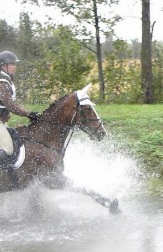 Sur ma jument au fun show de Napierville, cross, 2 oct. 2011. :)