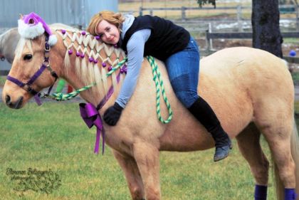Moi et mon cheval Money pour un petit shooting de Noël , sans...