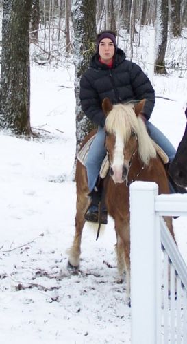 Une femme à cheval