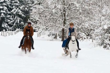 1 m de neige deux chevaux deux copines what else ?