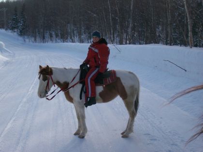 Émilie avec Nikita avec son tout nouveau kit rouge !