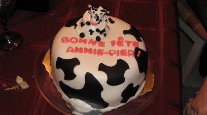 Mon gâteau de fête fait par ma cousine, un excellent Red Velvet...