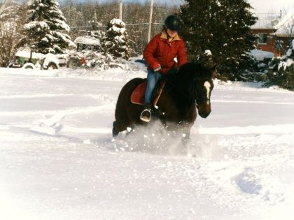 Fifi et moi qui profitons de la neige !