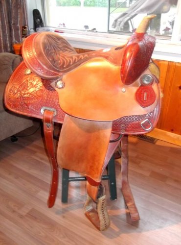 Nouvelle selle western ! acheté usagé mais très à mon goût :) 