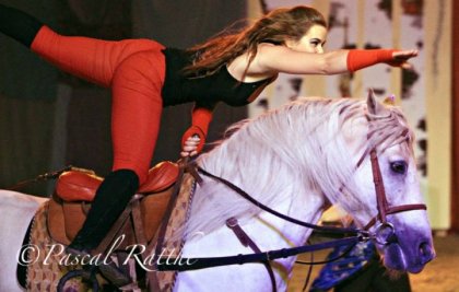 Kondor et moi dans vie de cirque, photo pascal Ratthé, Article...
