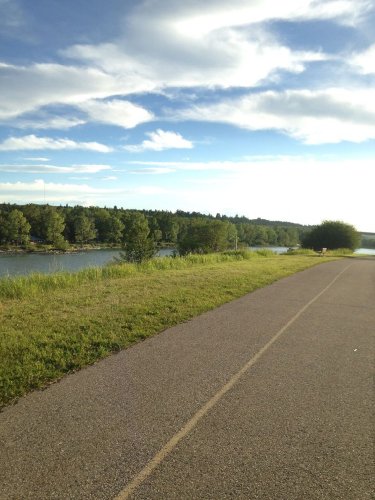 Hier, lors d'une promenade en soirée dans un parc. Le ciel...