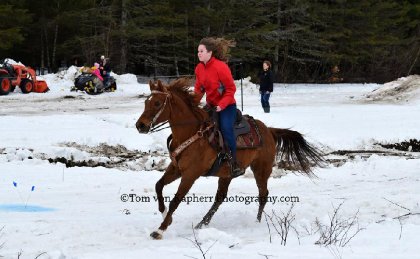 à la compétition de Ski joring