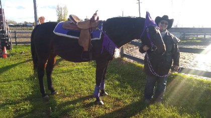 Manon avec Emjy et son nouveau kit mauve.