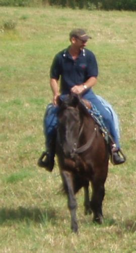 Un homme à cheval