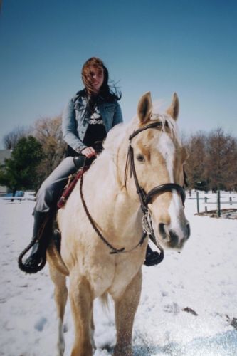 mon premier cheval..lancer! et moi avec les cheveux dans le...