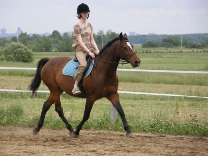 Cynthia avec Dagobert qui sort son beau trot...