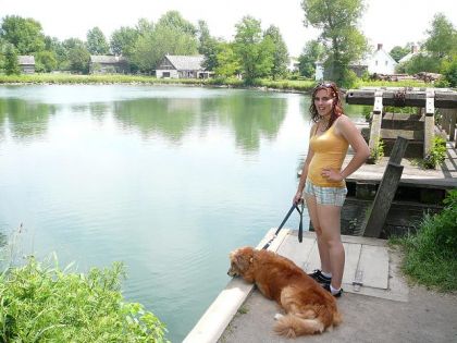 Moi et mon chien (qui aimerait bien aller rejoindre les grosses...