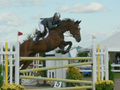 un cheval et son cavalier, dans le grand prix de Breakyville...