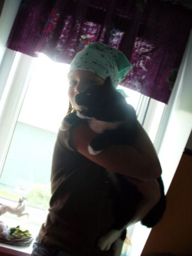 Moi et ma chatte fripou! ma chatte  est en train de baillé lol!