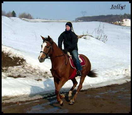 Au galop, les 4 sabots en l'air, sur ma jument en rando!!! :)
