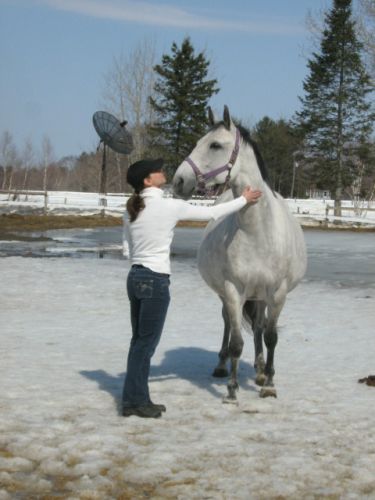Caro avec Armony (L) , qui est rendue 'a son 10e mois de...