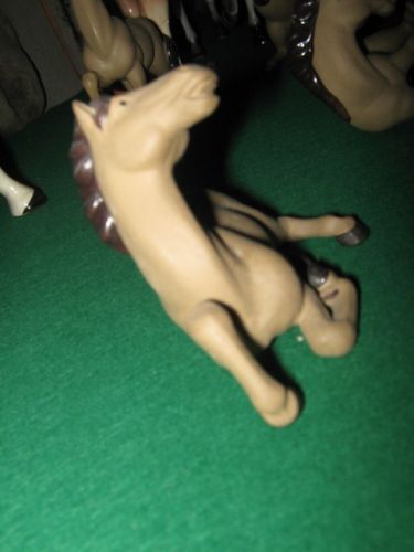 une sculture de cheval