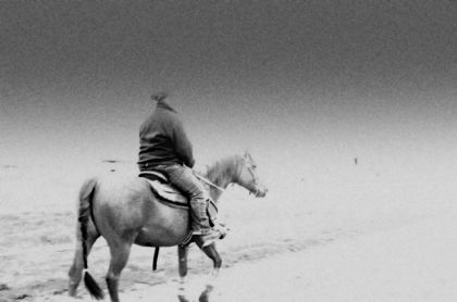 j`adore cette photo de moi et ma jument en noir et blanc!!!