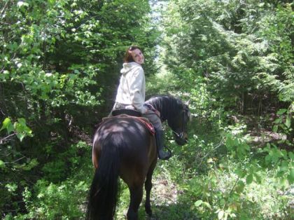 moi avec mon bébé dans un presque sentier....en tout cas ..on a...