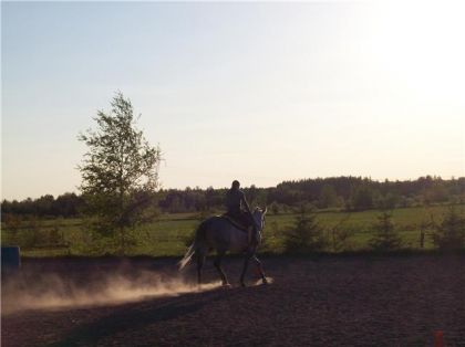 moi en train de monter au coucher de soleil