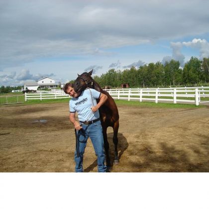 Mon JohnnyBoy qui déborde d'affection sur mon chum hahaha !