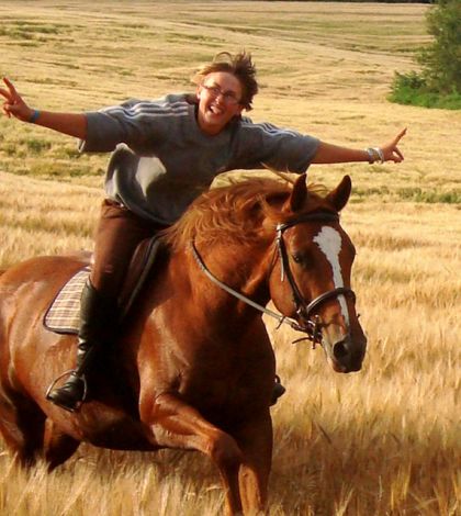 Laura et Harmonie  dans la chevauchée du champ de blé! :)