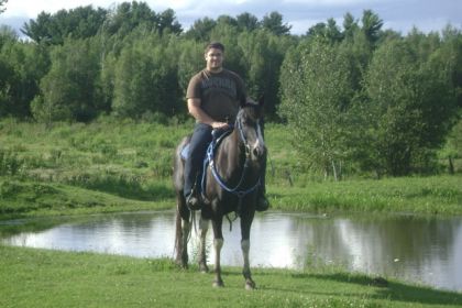 Voici deux amours de ma vie!!! Mon chum Alexandre sur ma jument...