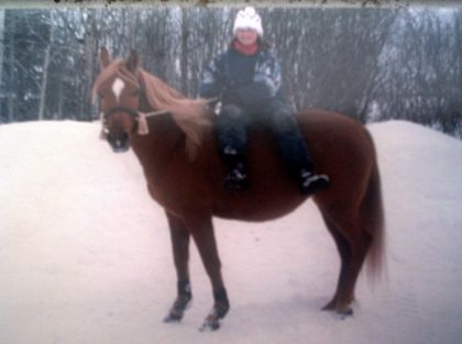 Me voici sur ma première petite jument! J'avais environ 7 ans!