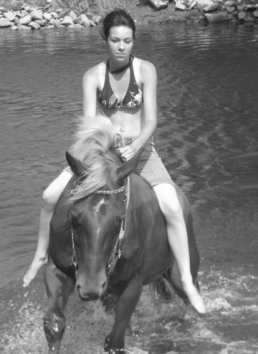 Petitee baignade dans la rivièree avec ma jumentt :)