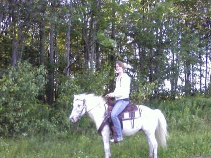 Moi avec Doux mon poney lors d'une belle randonnée
