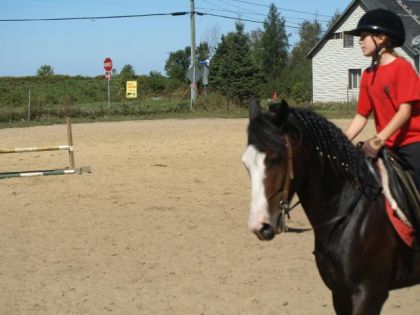Ma soeur sur un petit poney nommée Tocker