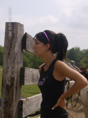 jess qui a tres chaud .. apres 6 tour de poney quand y fait 30...