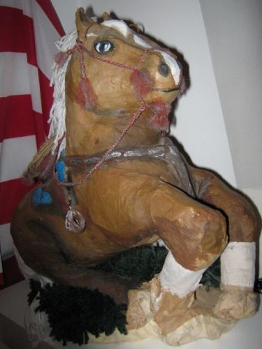 Cheval De Rening Que J'ai Fait En Papier Macher Et Autre...
