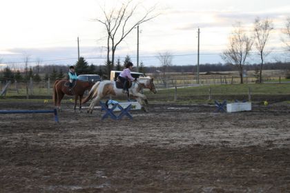 Moi et ma belle Fay  sur un oxer!!!