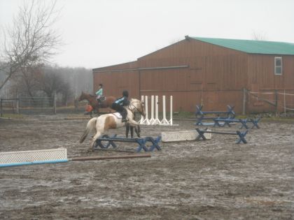 Moi et ma belle Fay  sur un oxer!!!